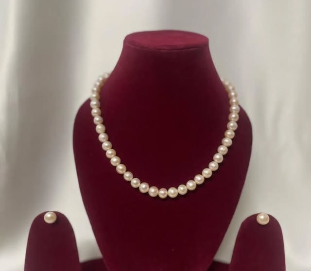 Golden Peach 8 mm pearl necklace on a velvet bust